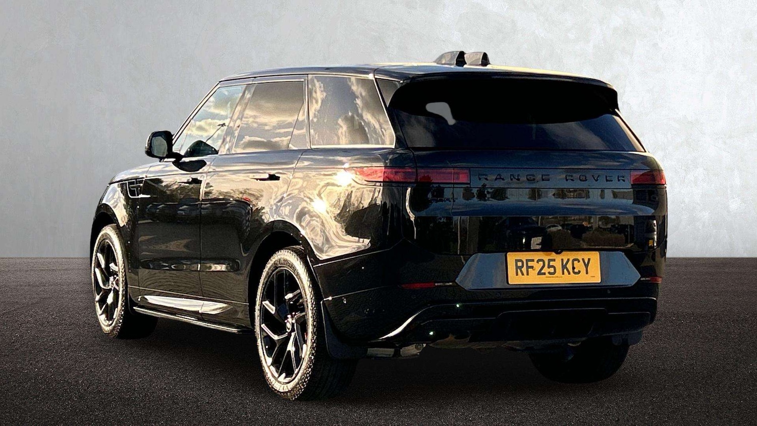 Used Land Rover Range Rover Sport 2025 for sale - 76610688: Photo 2