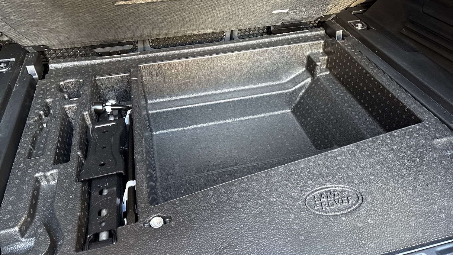 Used Land Rover Defender 2024 for sale - 77373764: Photo 32