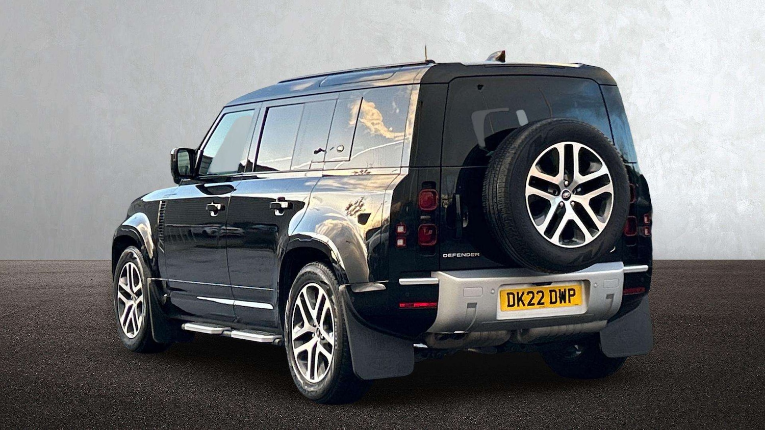 Used Land Rover Defender 2022 for sale - 76804995: Photo 2