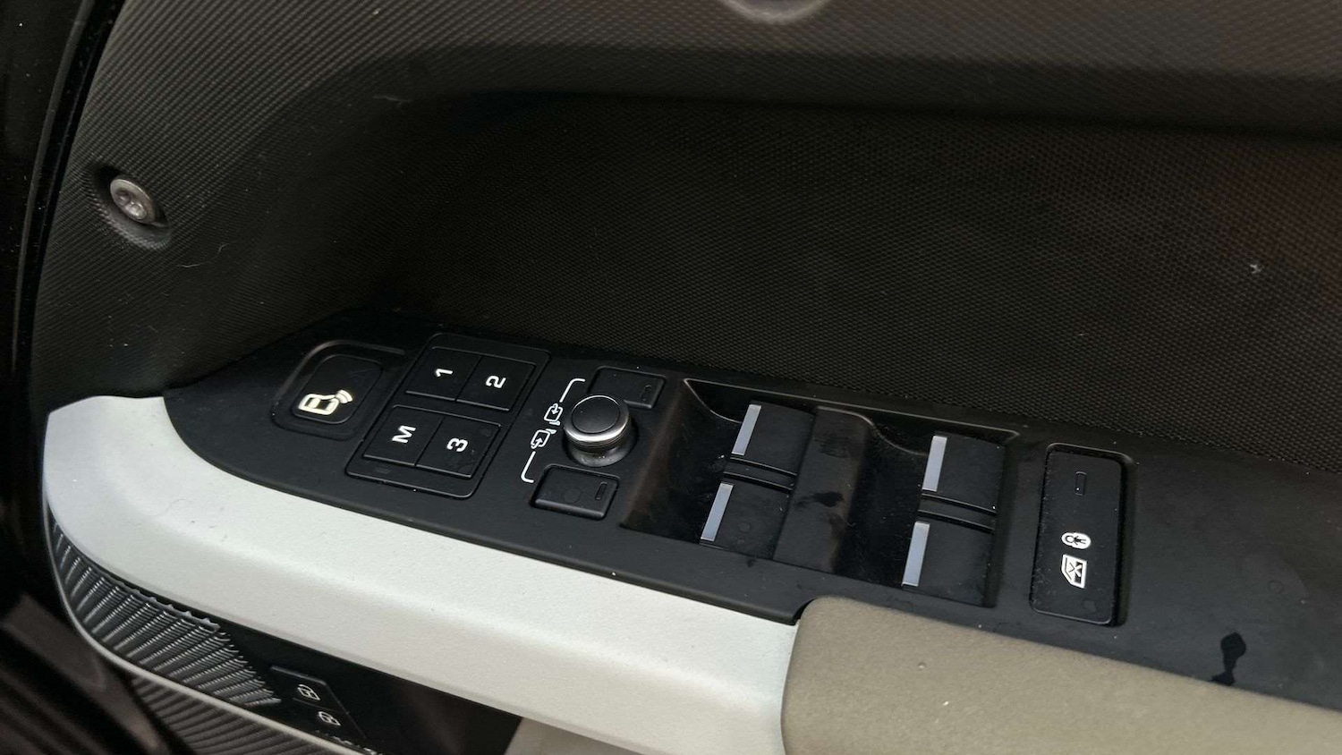 Used Land Rover Defender 2022 for sale - 76804995: Photo 25