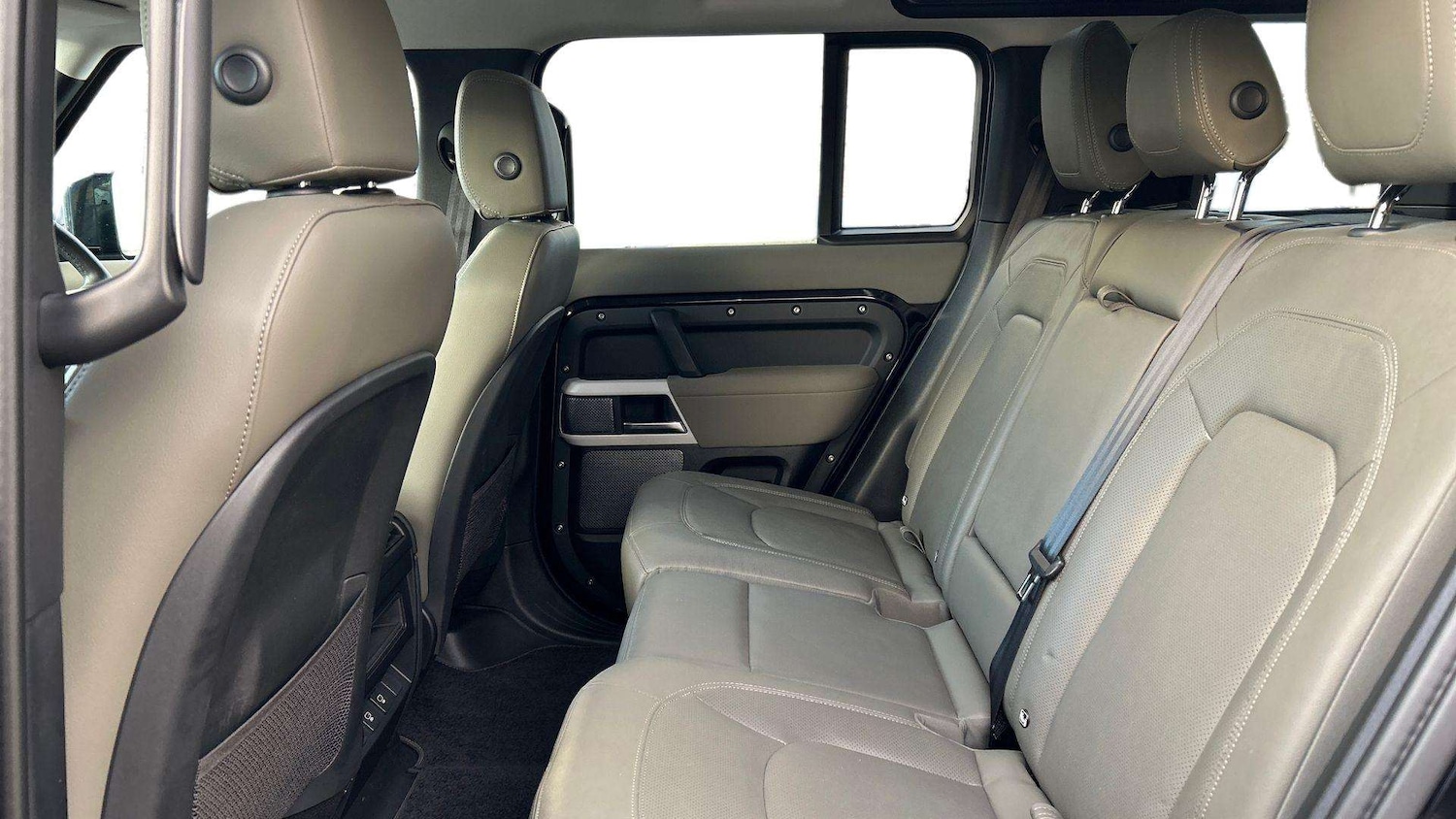 Used Land Rover Defender 2022 for sale - 76804995: Photo 4