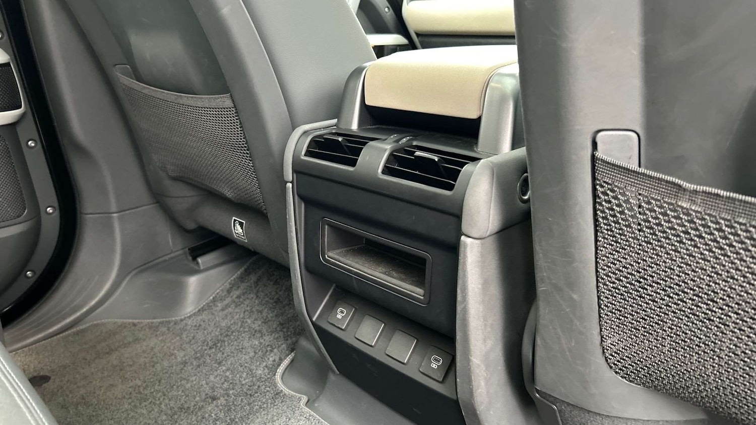 Used Land Rover Defender 2022 for sale - 77000153: Photo 18