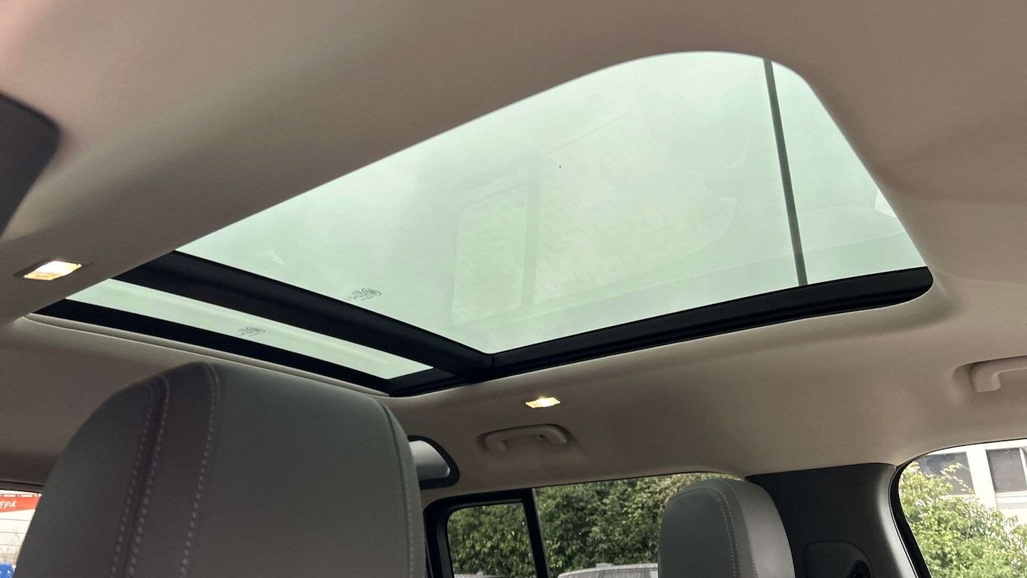 Used Land Rover Defender 2022 for sale - 77000153: Photo 21