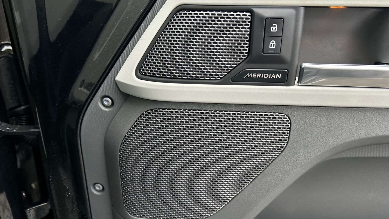 Used Land Rover Defender 2022 for sale - 77000153: Photo 24