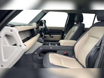 Used Land Rover Defender 2022 for sale - 77000153: Photo