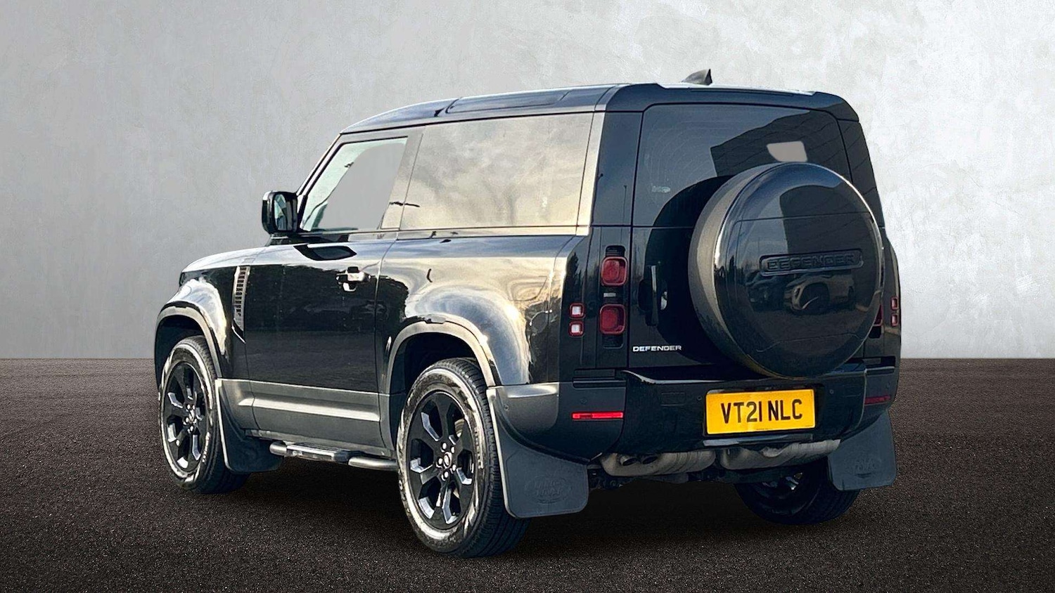 Used Land Rover Defender 2021 for sale - 77032158: Photo 2