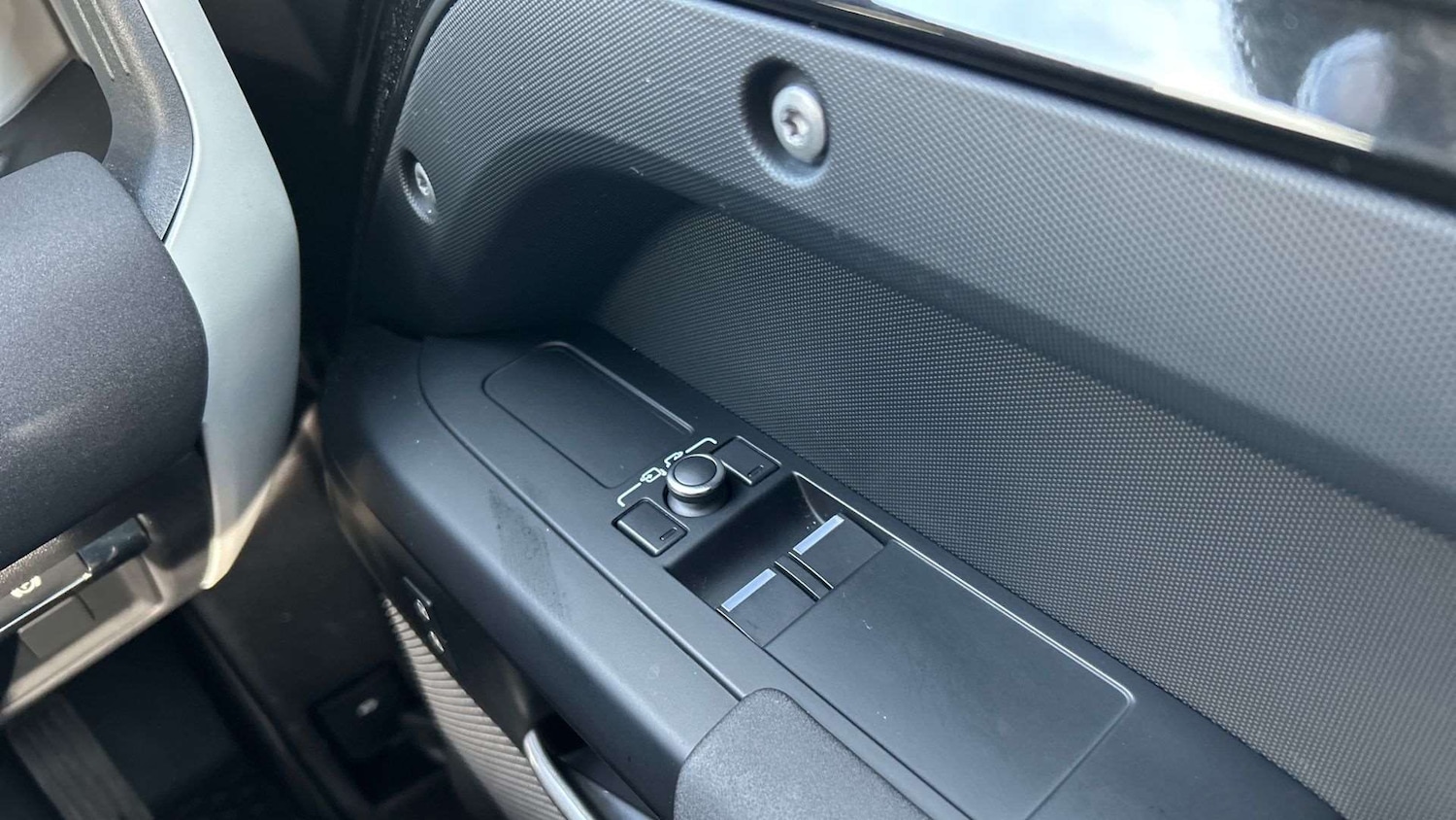 Used Land Rover Defender 2021 for sale - 77032158: Photo 25