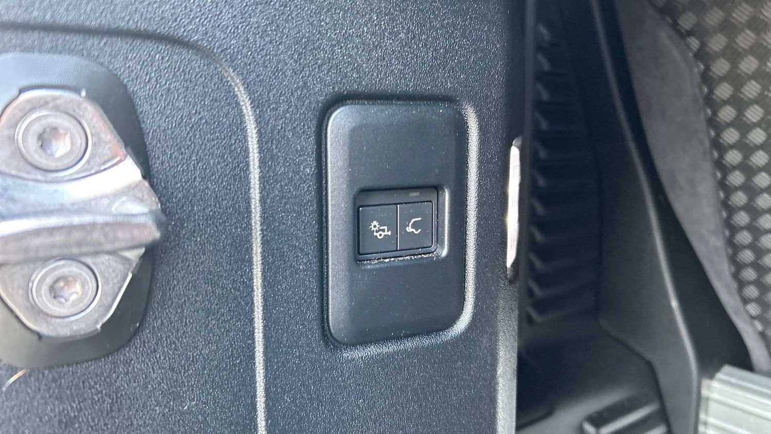 Used Land Rover Defender 2021 for sale - 77032158: Photo 32