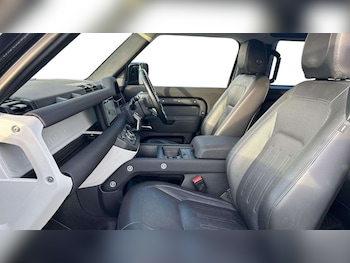 Used Land Rover Defender 2021 for sale - 77032158: Photo