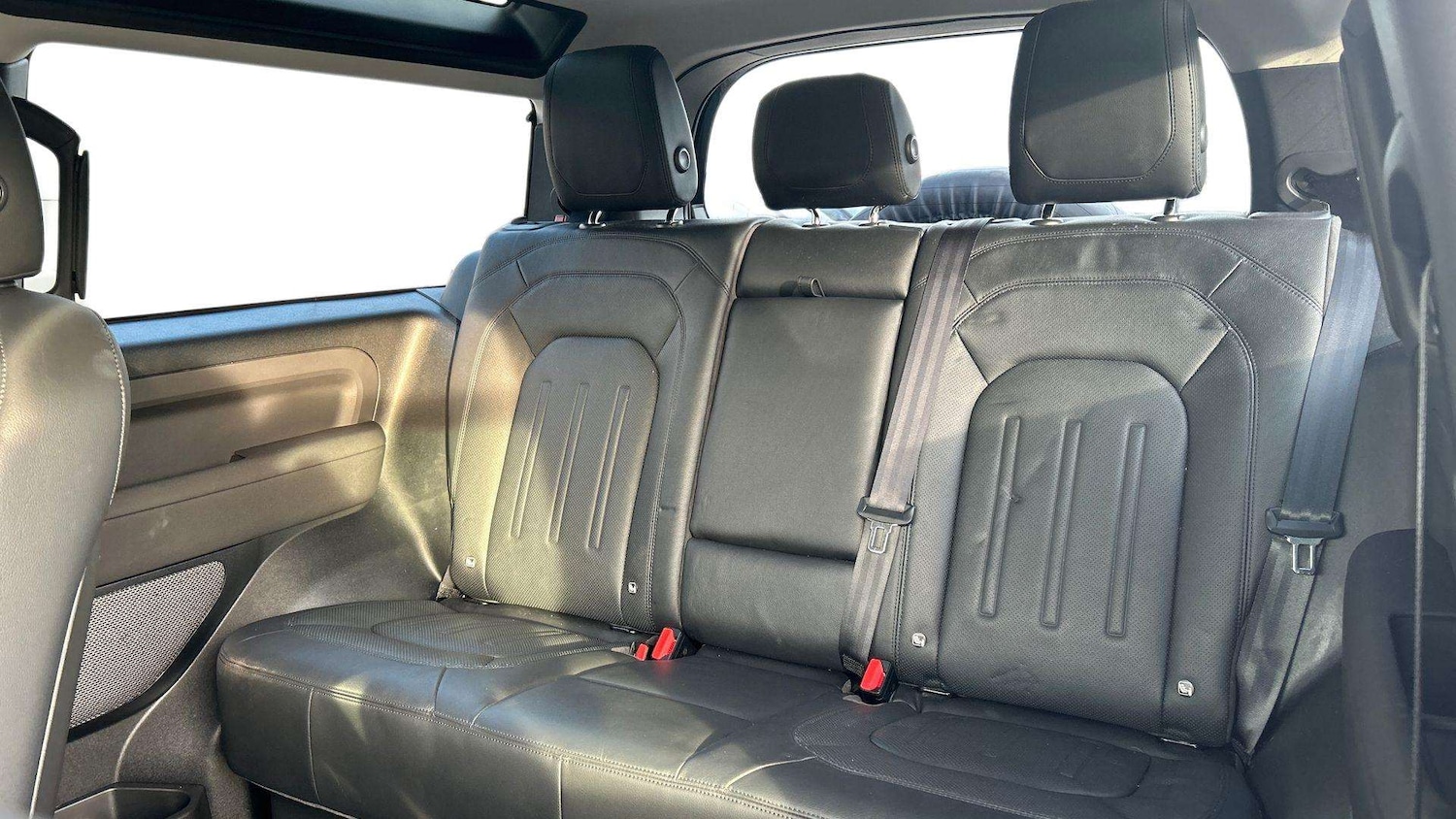 Used Land Rover Defender 2021 for sale - 77032158: Photo 4