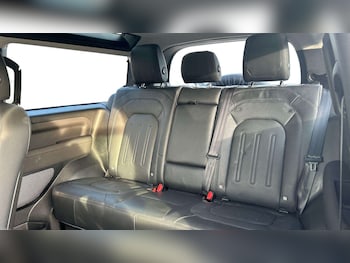 Used Land Rover Defender 2021 for sale - 77032158: Photo