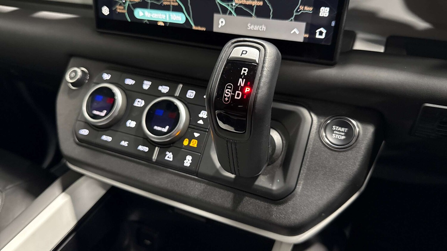 Used Land Rover Defender 2024 for sale - 77348115: Photo 13