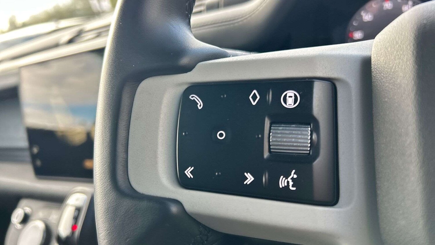 Used Land Rover Defender 2024 for sale - 77348115: Photo 34