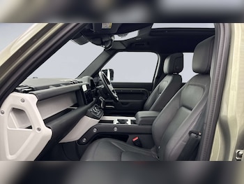 Used Land Rover Defender 2024 for sale - 77348115: Photo