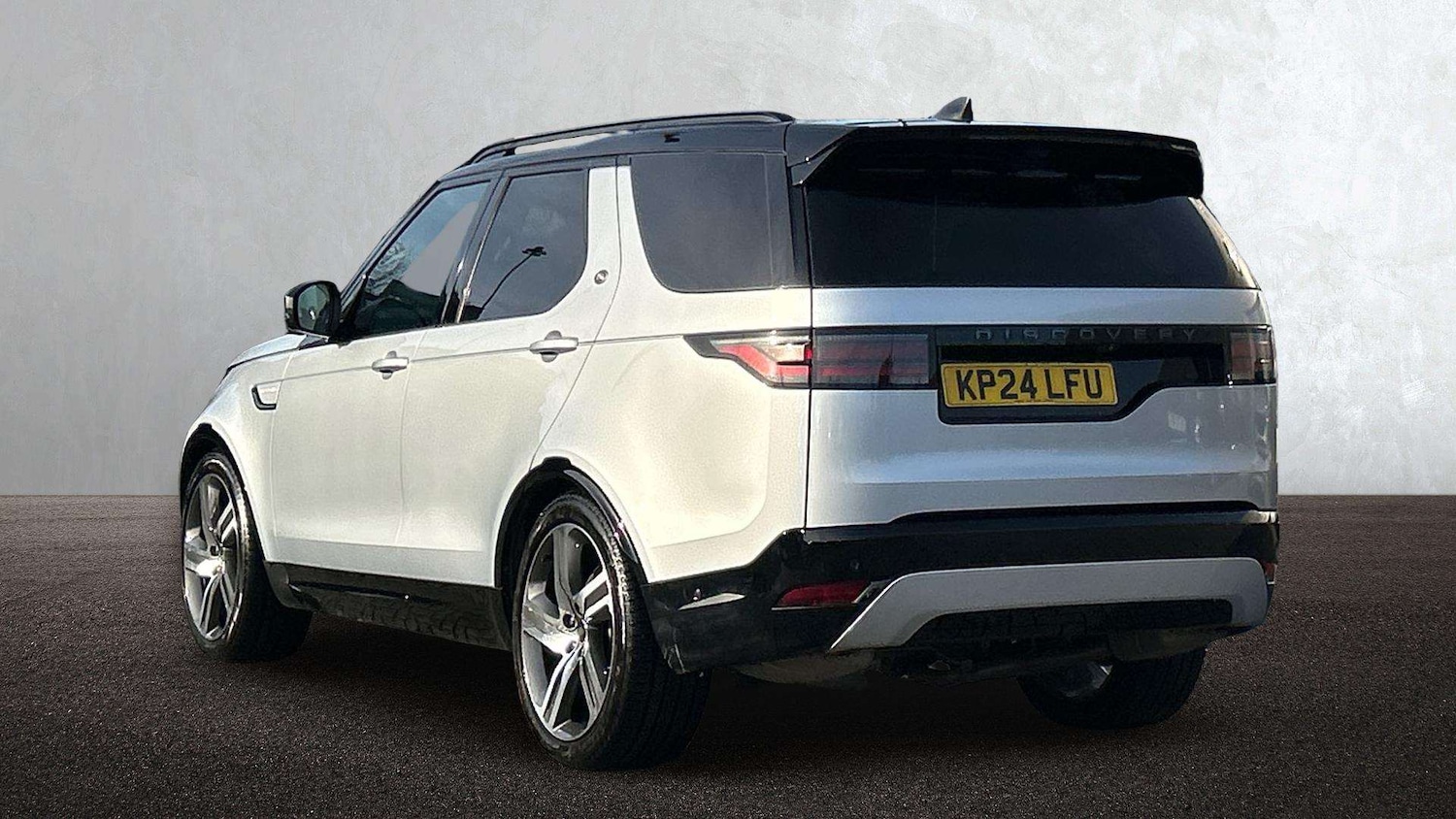 Used Land Rover Discovery 2024 for sale - 77756558: Photo 2