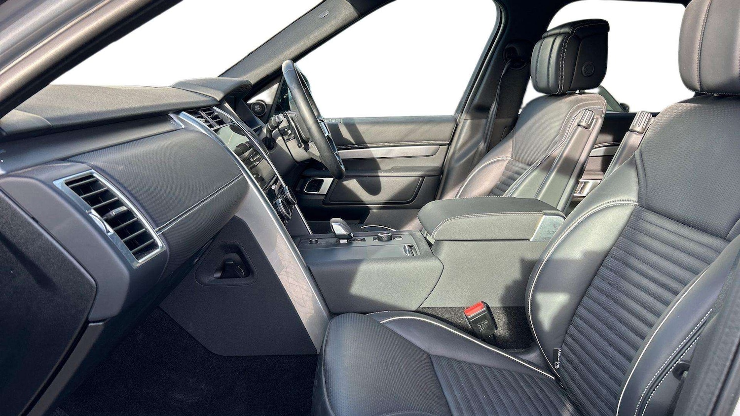 Used Land Rover Discovery 2024 for sale - 77756558: Photo 3