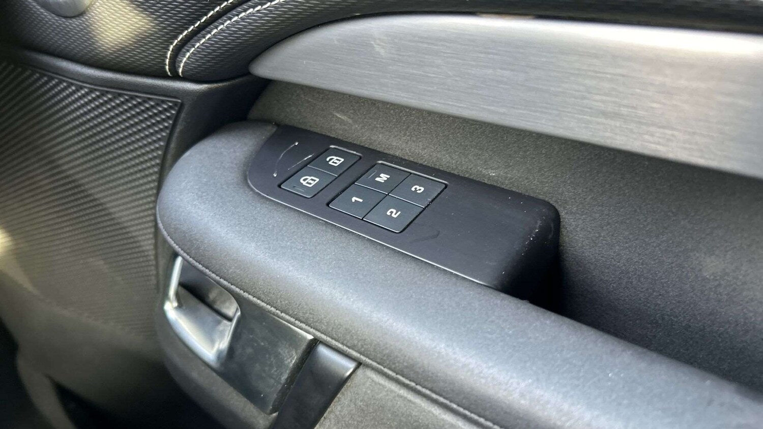 Used Land Rover Discovery 2024 for sale - 77756558: Photo 32