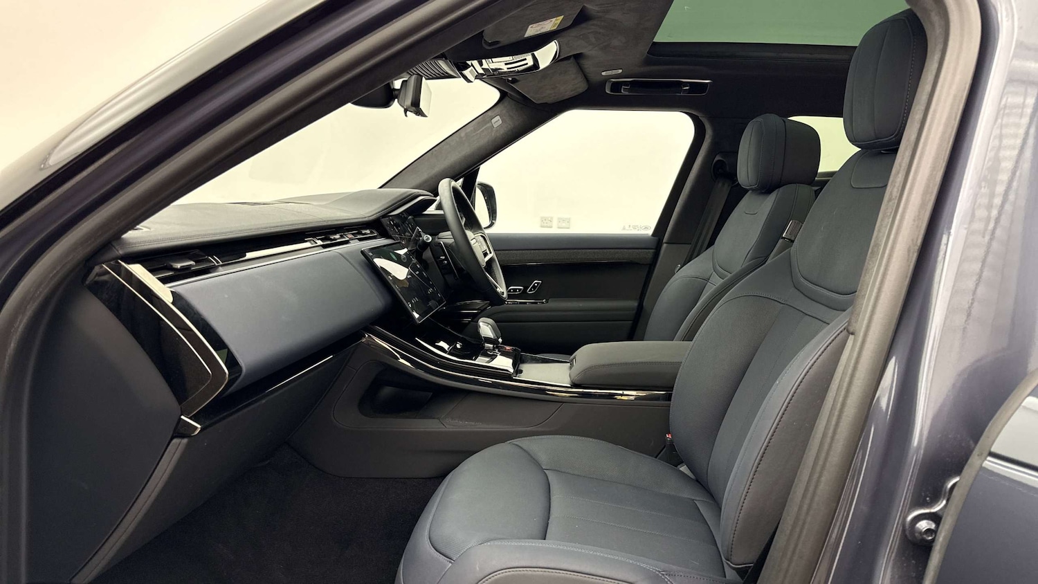 Used Land Rover Range Rover Sport 2024 for sale - 77787171: Photo 3