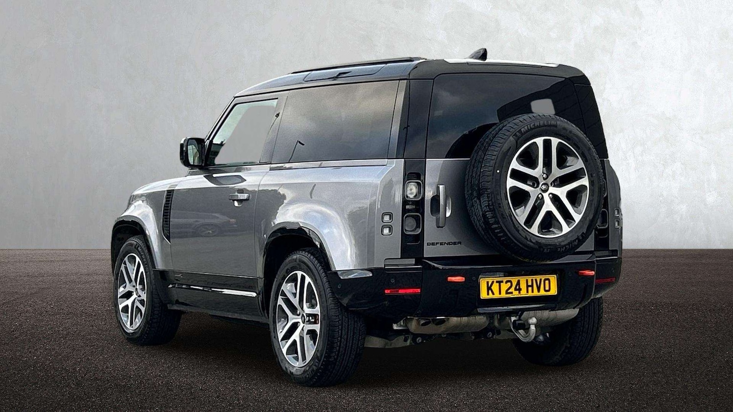 Used Land Rover Defender 2024 for sale - 76705209: Photo 2