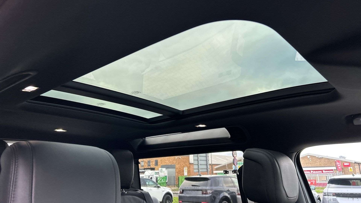 Used Land Rover Defender 2024 for sale - 76705209: Photo 21