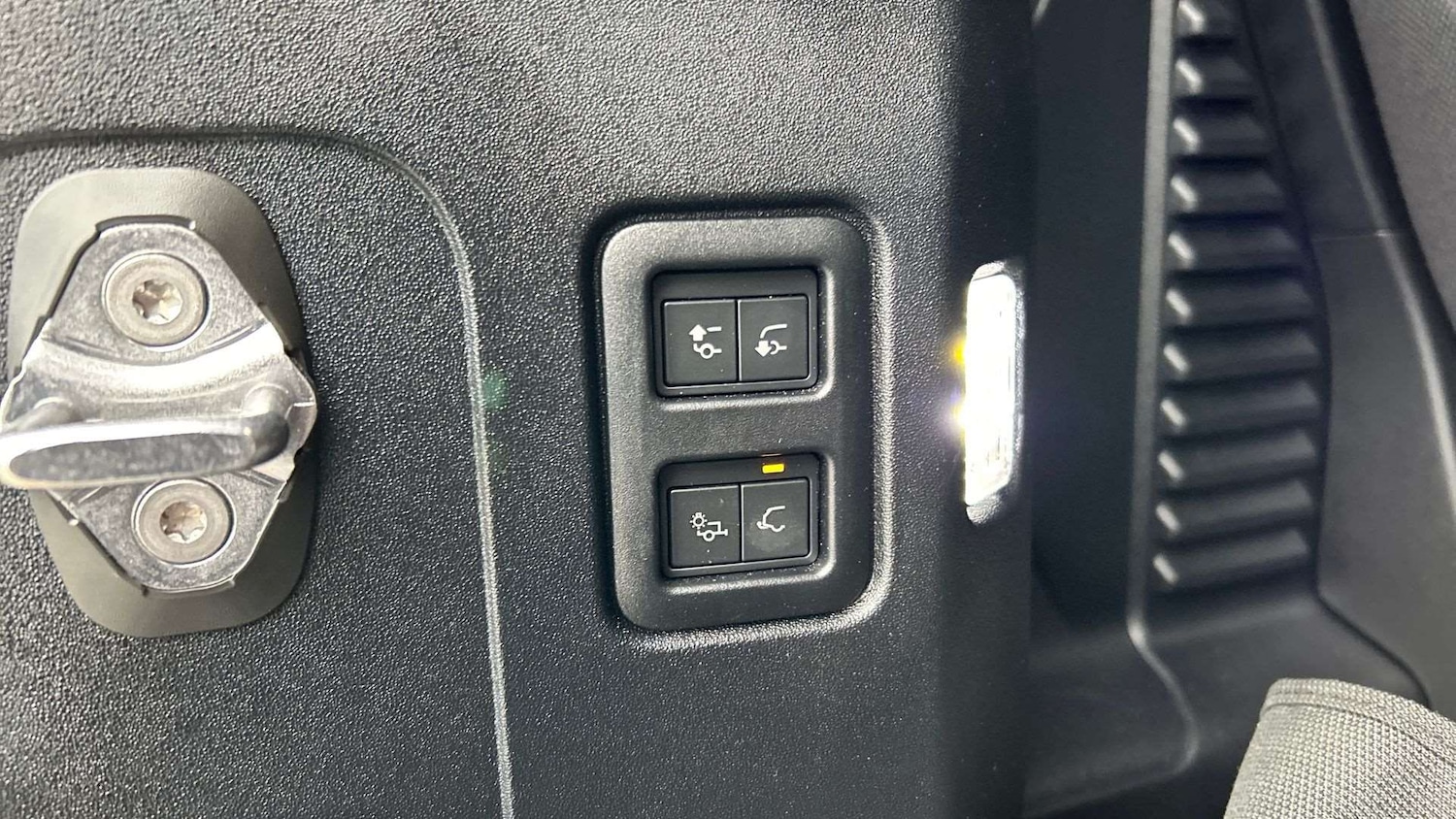 Used Land Rover Defender 2024 for sale - 76705209: Photo 27