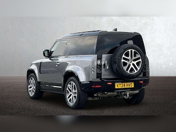 Used Land Rover Defender 2024 for sale - 76705209: Photo