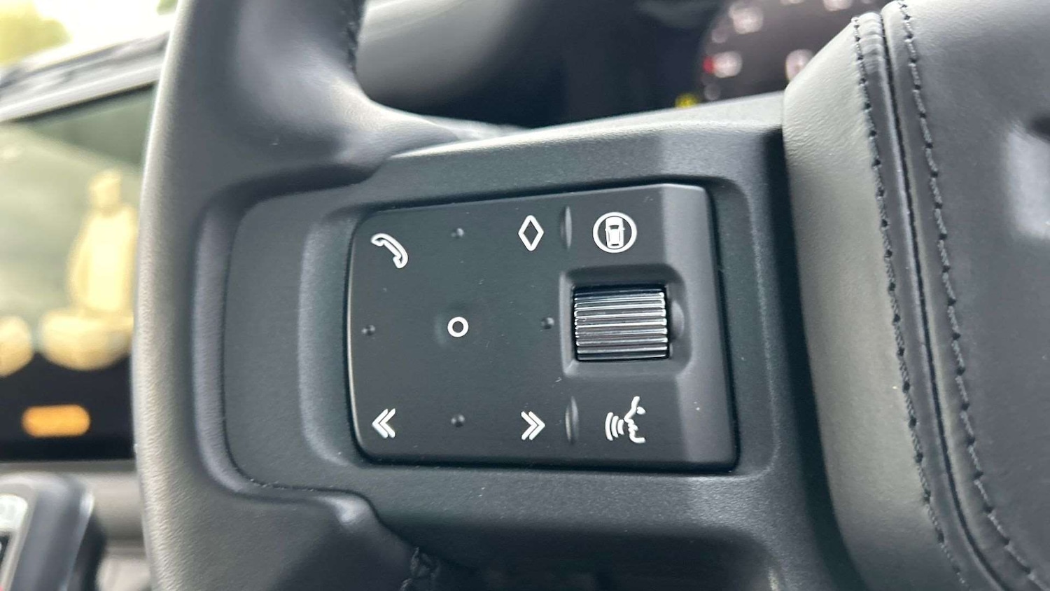 Used Land Rover Defender 2024 for sale - 76705209: Photo 34