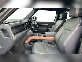 Used Land Rover Defender 2024 for sale - 76705209: Photo