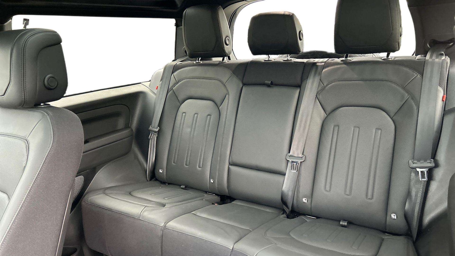 Used Land Rover Defender 2024 for sale - 76705209: Photo 4