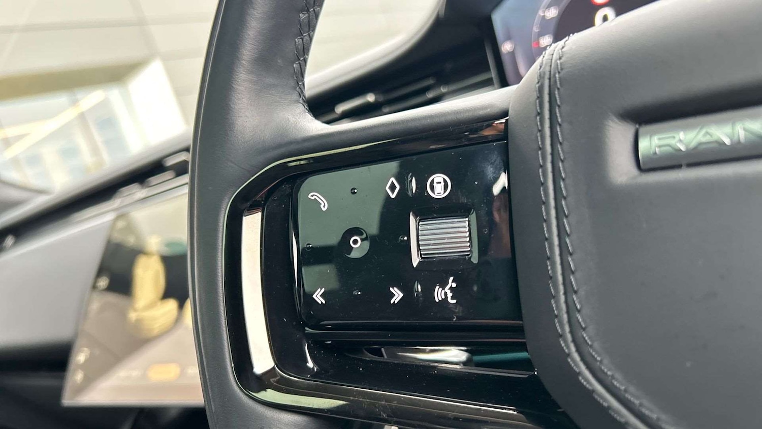 Used Land Rover Range Rover Sport 2024 for sale - 77648812: Photo 33