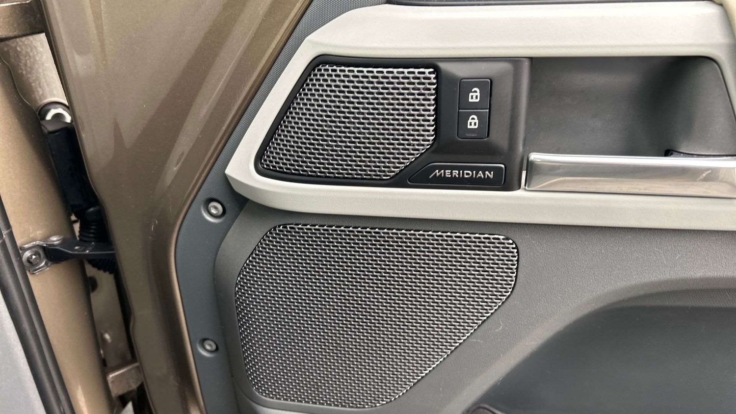 Used Land Rover Defender 2022 for sale - 76460350: Photo 24