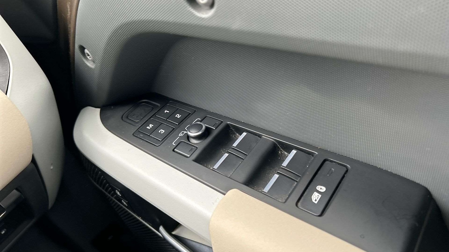 Used Land Rover Defender 2022 for sale - 76460350: Photo 25