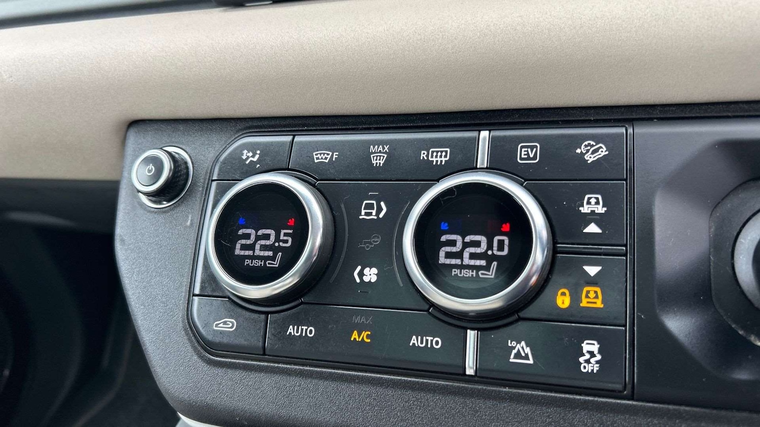 Used Land Rover Defender 2022 for sale - 76460350: Photo 34