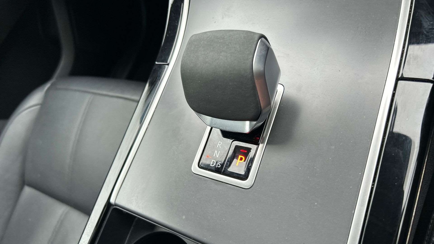 Used Land Rover Range Rover Velar 2023 for sale - 77334061: Photo 13