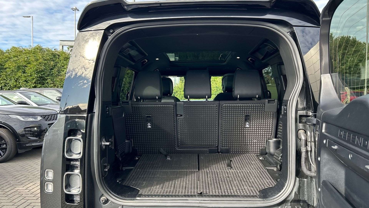 Used Land Rover Defender 2023 for sale - 76460283: Photo 10