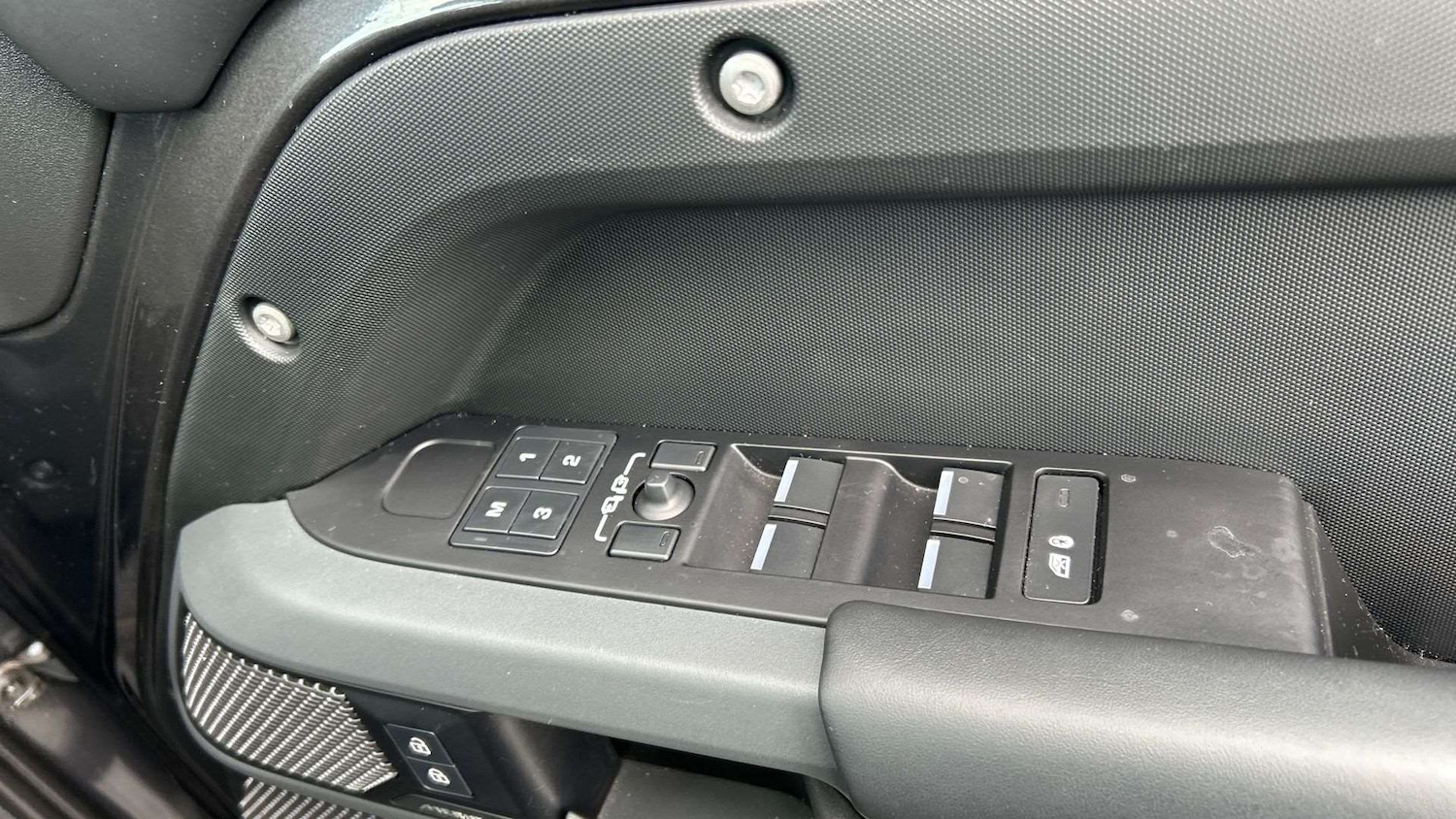 Used Land Rover Defender 2023 for sale - 76460283: Photo 25