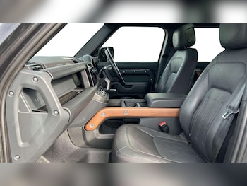 Used Land Rover Defender 2023 for sale - 76460283: Photo