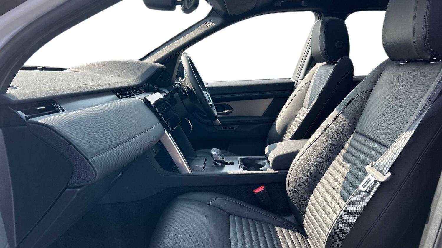 Used Land Rover Discovery Sport 2025 for sale - 76460125: Photo 3