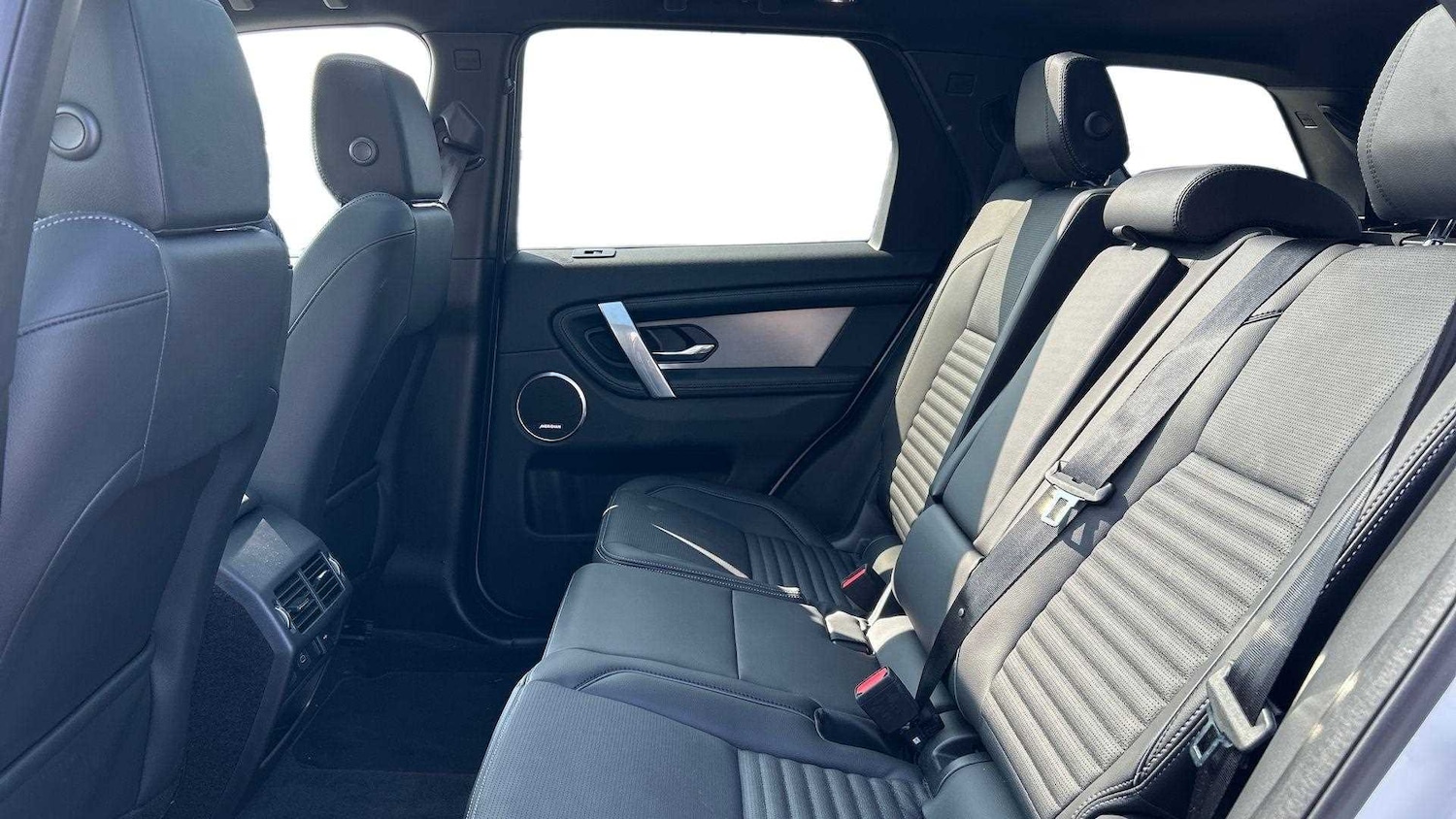 Used Land Rover Discovery Sport 2025 for sale - 76460125: Photo 4