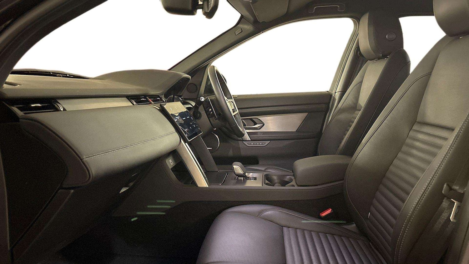 Used Land Rover Discovery Sport 2025 for sale - 77294328: Photo 3