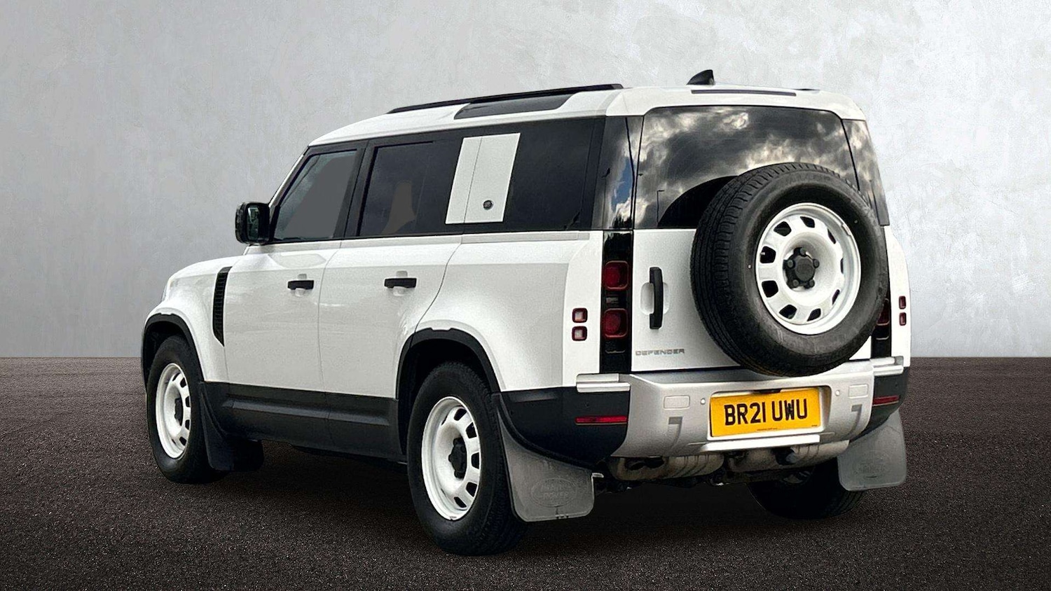 Used Land Rover Defender 2021 for sale - 76459843: Photo 2