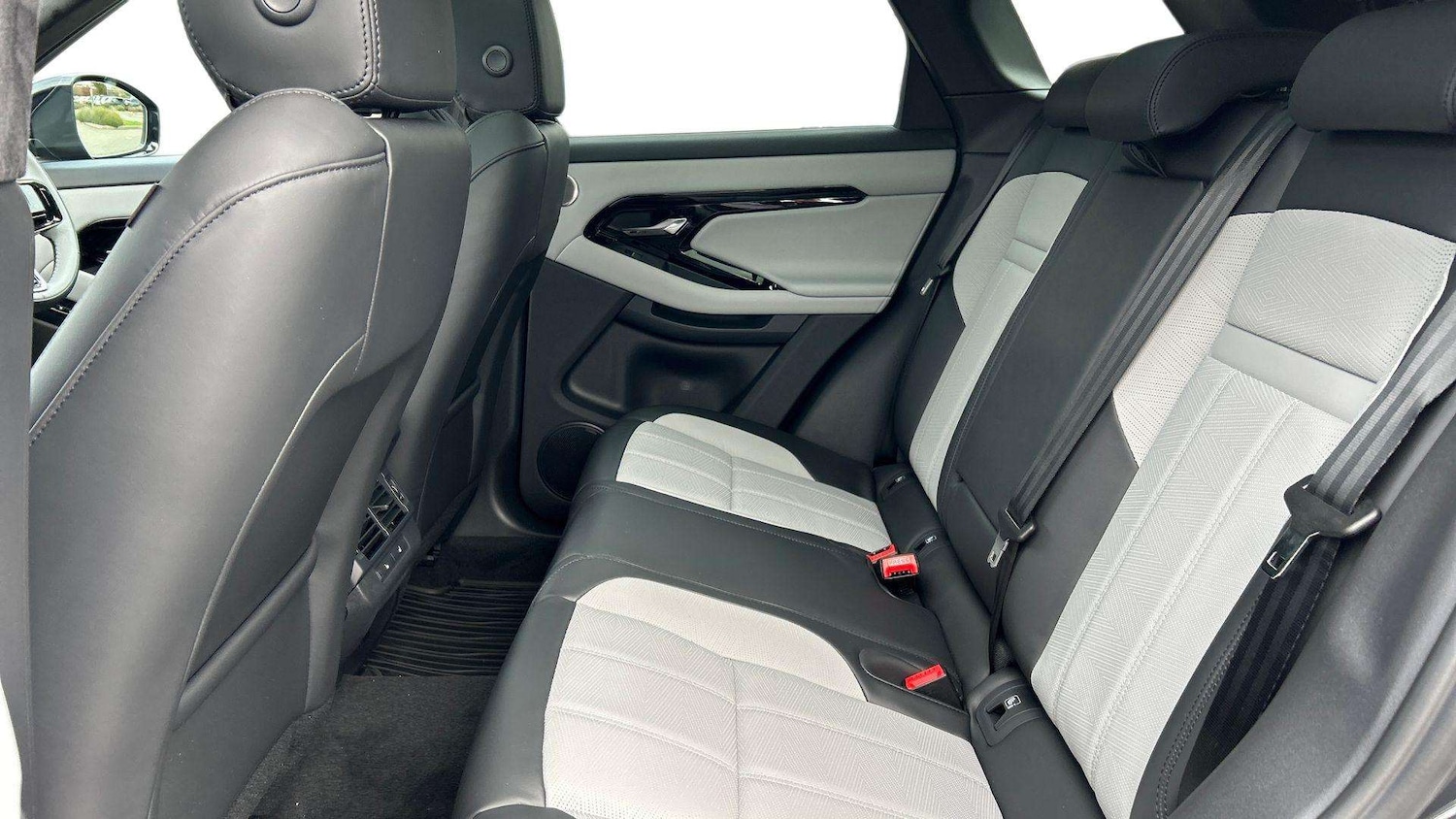 Used Land Rover Range Rover Evoque 2025 for sale - 77577460: Photo 4