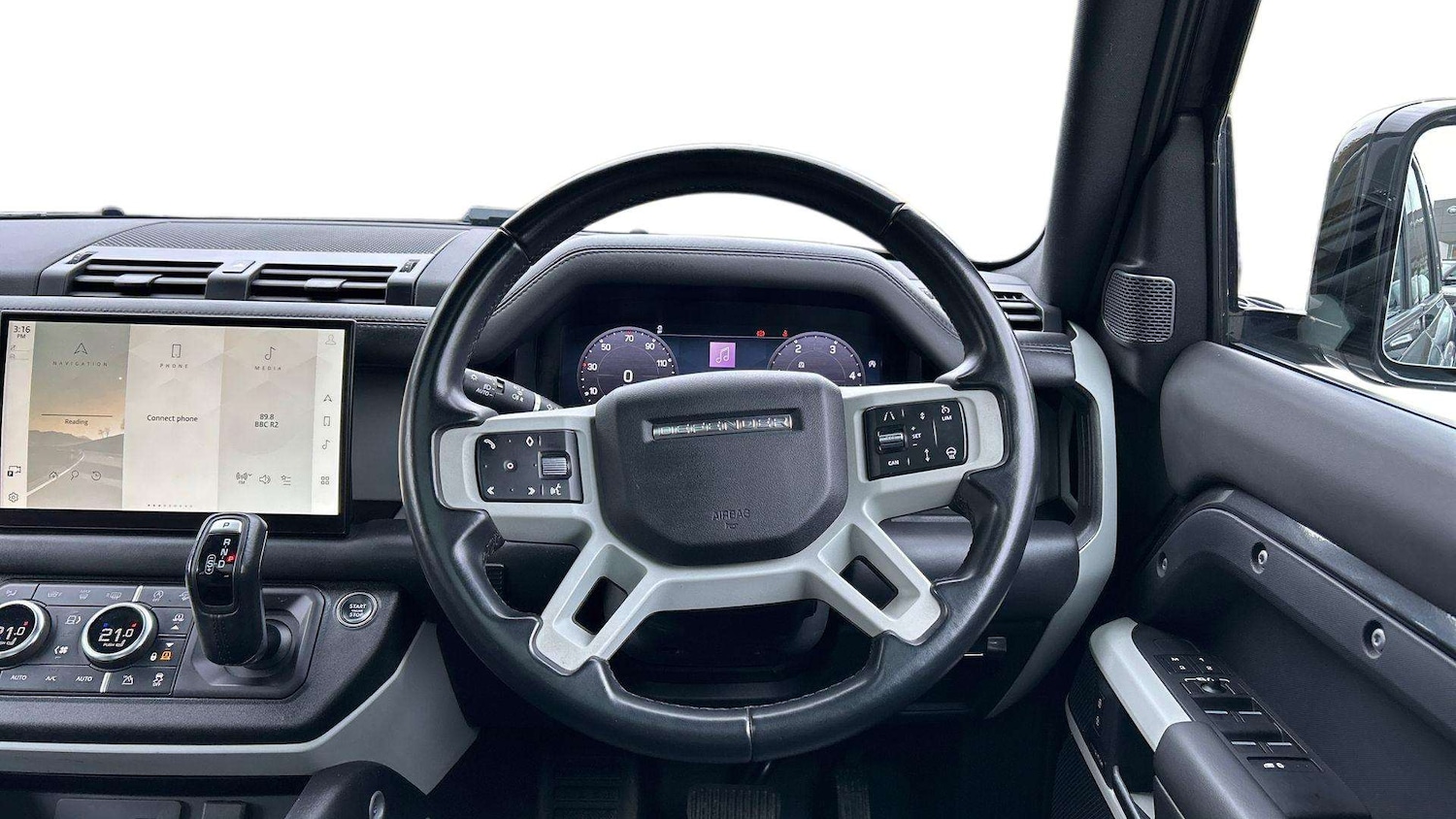 Used Land Rover Defender 2023 for sale - 76460518: Photo 15