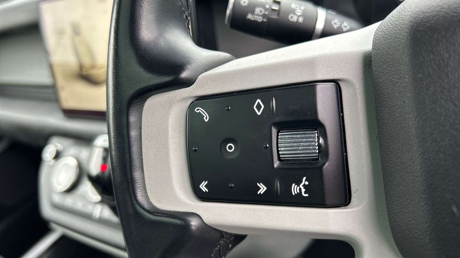 Used Land Rover Defender 2023 for sale - 76460518: Photo 35