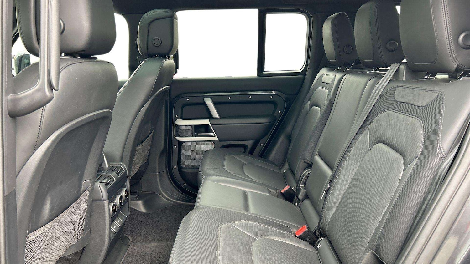 Used Land Rover Defender 2023 for sale - 76460518: Photo 4