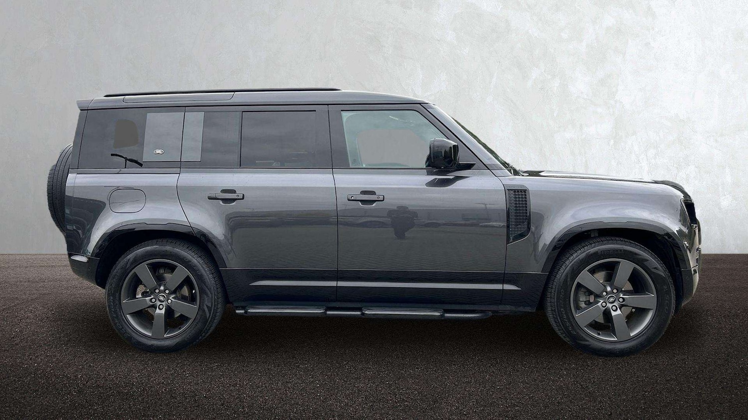 Used Land Rover Defender 2023 for sale - 76460518: Photo 5