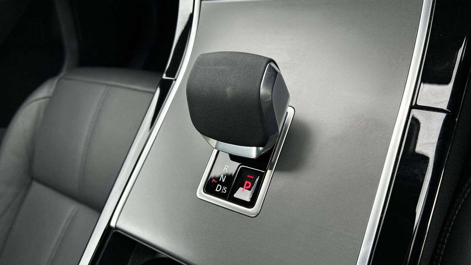 Used Land Rover Range Rover Velar 2024 for sale - 77913721: Photo 13