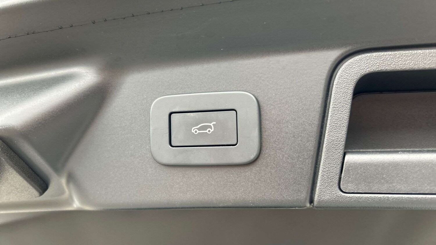 Used Land Rover Range Rover Velar 2024 for sale - 77913721: Photo 31