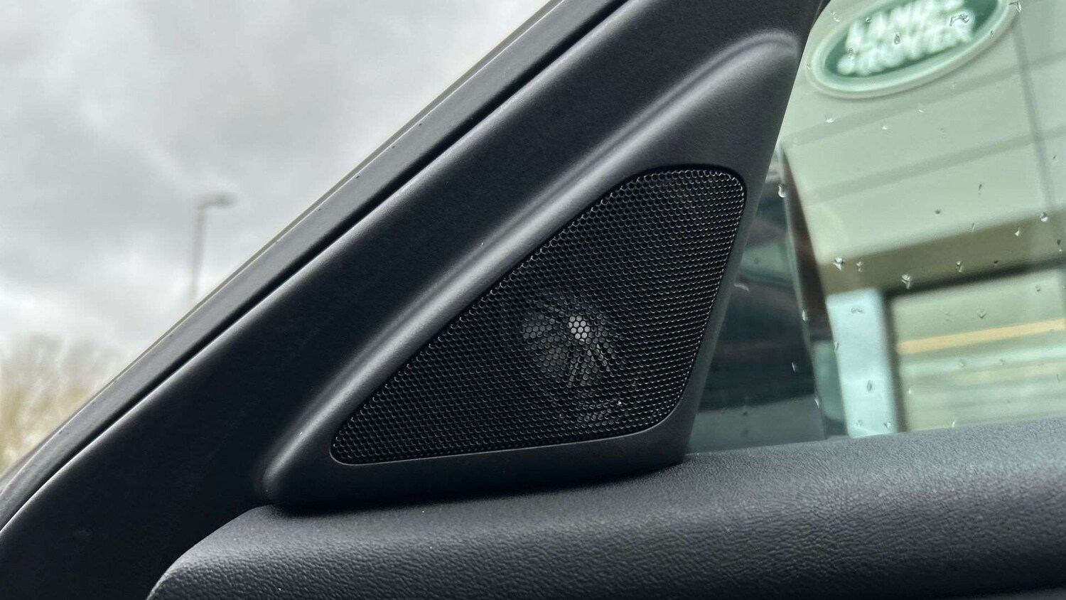 Used Land Rover Range Rover Velar 2024 for sale - 77913721: Photo 33