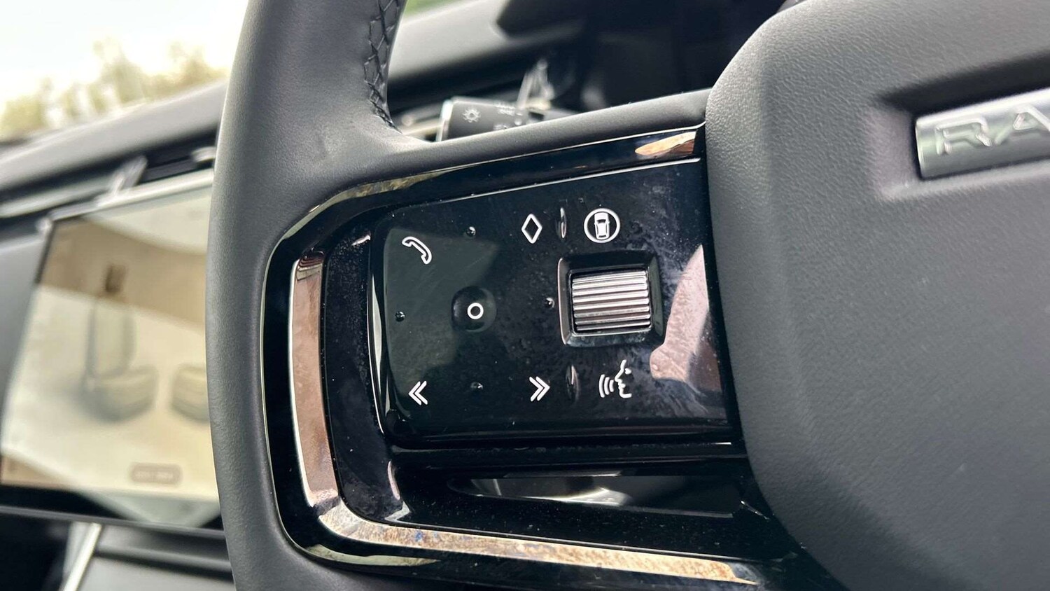 Used Land Rover Range Rover Velar 2024 for sale - 77913721: Photo 35